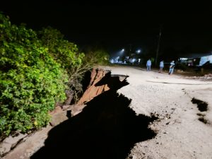 Bahu Jalan di Satui Barat Amblas, Akses Jalan Dialihkan