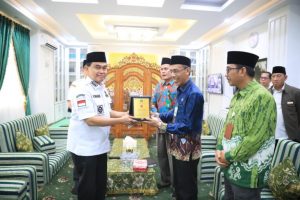 Bupati Abah Zairullah Terima Perhargaan Kemenag RI