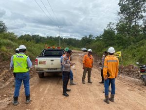 Polres Tanah Bumbu Inisiatif Lebarkan Jalan Alternatif Jombang, Mulai Dikerjakan Besok