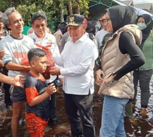 Banjir Sukamara, Gubernur Kalteng Tinjau dan Berdialog Dengan Warga