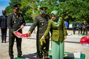 Peringati Hari Pahlawan, Dandim dan Kapolres Tanbu Ziarah ke Makam Pahlawan Mattone