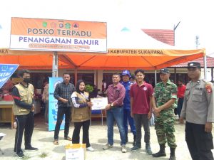 Patungan, Para Karyawan Perusahaan Sawit Salurkan Sembako Warga Terdampak Banjir Sukamara