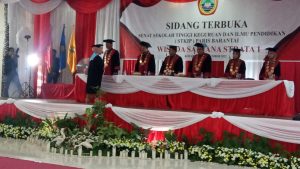 72 Wisudawan STKIP Paris Barantai Kotabaru Dilepas