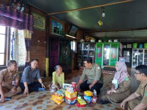 200 Lansia di Tanah Bumbu Terima ATENSI Kemensos RI