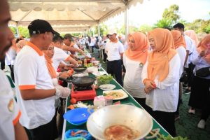 Kepala SKPD Lingkup Pemkab Tanbu Ikuti Lomba Masak Mie Goreng