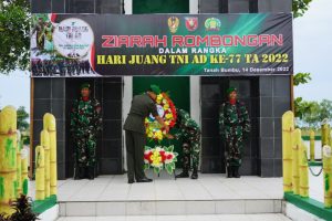 Hari Juang TNI AD ke-77, Personel Kodim Ziarah Rombongan ke TMP Mattone Pagatan