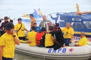 Dirut Bank Kalsel dan 12 Kepala Cabang Main Jetski di Teluk Mesjid Bersama Bupati Kotabaru