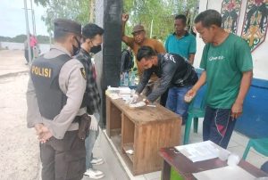 Polisi Tes Urine Supir Angkutan di Pelabuhan Feri Mintin