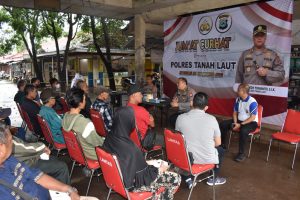 Polres Tanah Laut Gelar ‘Jum’at Curhat’ Bersama Tukang Ojek dan Pedagang