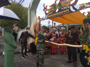 Prosesi Potong Pantan Sambut Kedatangan Dandim Kuala Kapuas