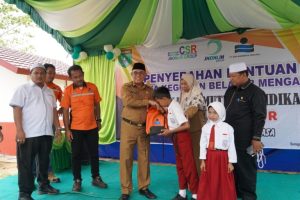 Wabup H.Muh Rusli Serahkan Bantuan Sarana Pendidikan Dari CSR Perusahaan
