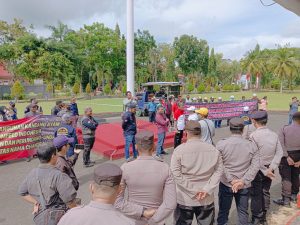 Sambangi Kantor Bupati, Aliansyah: Tindak Tegas Kandang Ayam Diduga Tak Miliki IMB