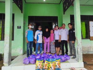 Kerjasama dengan Polres Pulpis, PPWI Kembali Bagikan Sembako di Desa Gohong