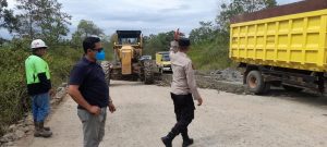 Adanya Keluhan Pengguna Jalan, Polisi Lakukan Perbaikan Jalan Alternatif Km 171