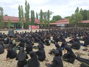 Ratusan Sisawa-siswi SMKN 1 Simpang Empat Dilatih PBB dan Wasbang Oleh Babinsa