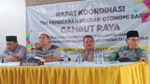Lanjutkan Perjuangan Gambut Raya, Ketua DPRD Kalsel Serahkan Reperda