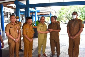 Bupati Kapuas Serahkan Mobil Pemadam Kepada Dua Kecamatan Daerah Hulu