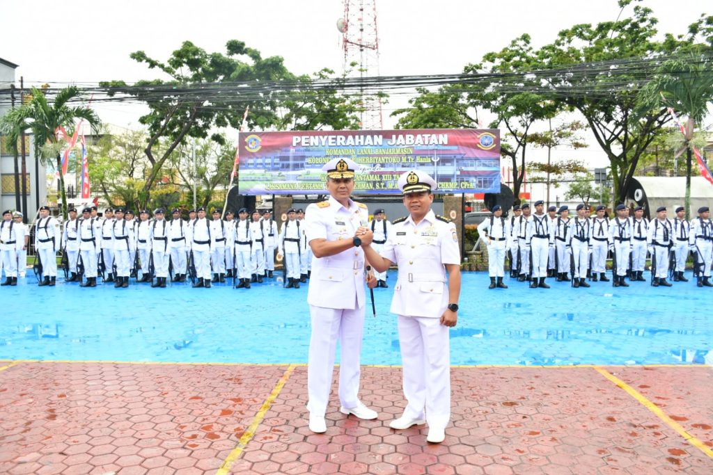 Danlantamal XIII Tarakan Pimpin Upacara Penyerahan Jabatan Danlanal Banjarmasin