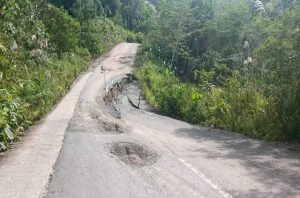 Awas! Jalan Muara Laung – Muara Tuhup Retak dan Amblas, Pengendara Diimbau Hati-hati