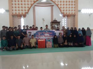 Sat Reskrim Polres Kotabaru Bagikan Takjil di Ponpes At-Taqwa LDII dan Masyarakat