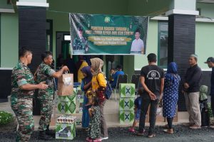 Dandim Tanah Bumbu Salurkan Bantuan Nutrisi Anak Stunting dan Paket Lebaran