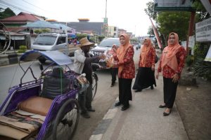 DPW Tanbu Bagikan Paket Sembako Bagi Warga Membutuhkan