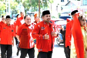 Salam Pancasila, Merdeka! Menggema di KPU Kalsel DPD PDI Perjuangan Daftarkan Caleg