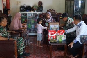 Door To Door, Kodim 1022/TNB Bersama H. Sudian Noor Salurkan Makanan Tambahan Anak Stunting