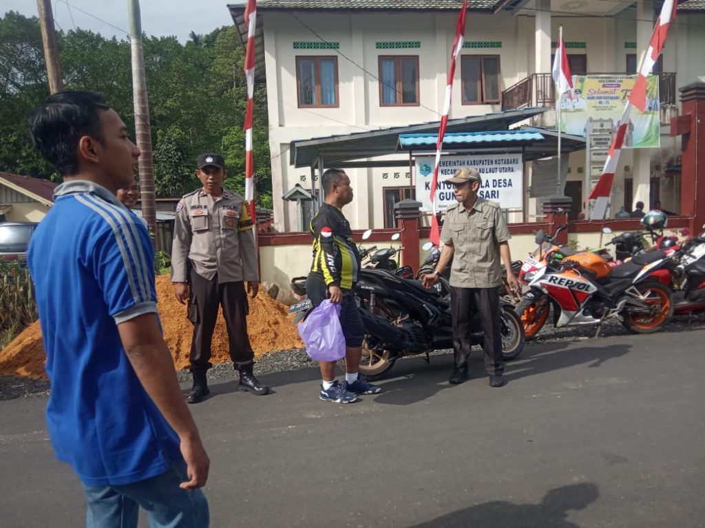 Jum’at Bersih, Inisiasi Camat Pulau Laut Utara Didukung Kapolsek dan Kades