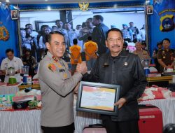 Kapolda Kalsel dan Jajaran Dir Resnarkoba Diberi Penghargaan Oleh Gubernur dan Ketua DPRD