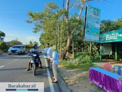 Harlah ke-25 PKB Kapuas  Bagikan Bubur Asyura di Jalan Umum
