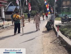 Sambut HUT RI, Babinsa Tanah Bumbu dan Warga Binaan Pasang Bendera