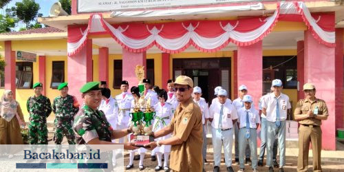 Danramil Kusan Hulu Jadi Inspektur Upacara dan Serahkan Penghargaan