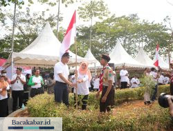 Pemkab Tanbu Melaunching 5 Ribu Bendera Merah Putih
