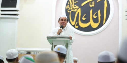 Bupati Tanah Bumbu Bagi Doorprize di Majelis Lailatul Jumat