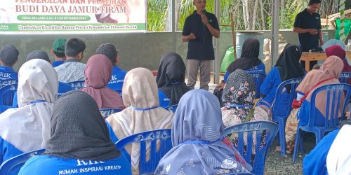 Emak-emak di Tanbu Ikuti Pelatihan Budidaya Jamur Tiram