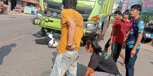 Tiba-tiba Belok, Pemotor Gadis di Angsana Ditabrak Tronton
