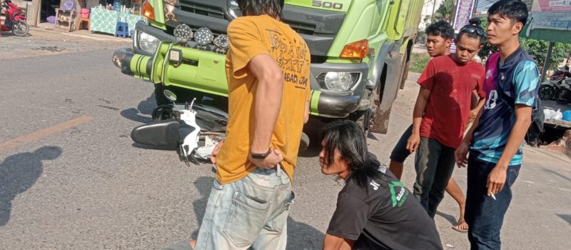 Tiba-tiba Belok, Pemotor Gadis di Angsana Ditabrak Tronton