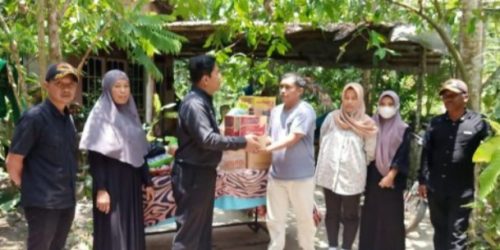 Dinas Sosial Tanbu Salurkan Bantuan bagi Korban Kebakaran di Desa Manurung