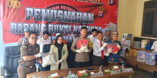 Polres Kapuas Musnahkan Barang Bukti Tindak Pidana Narkotika