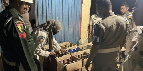 Satpol PP Tanah Bumbu Sita Ratusan Botol Miras di Satui Barat