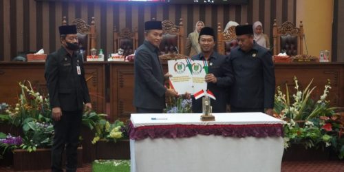 Bupati Tanah Bumbu Apresiasi Pengesahan 2 Raperda Terkait Kependudukan dan Jalan
