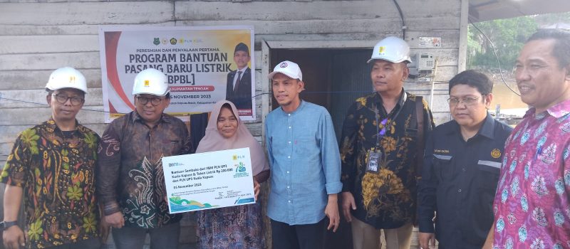 484 Warga Tak Mampu di Kapuas Dipasangkan Listrik Gratis