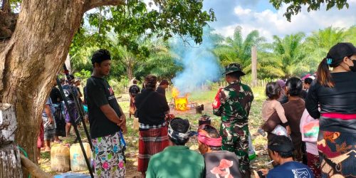 Babinsa Koramil Sungai Loban Hadiri Upacara Ngaben