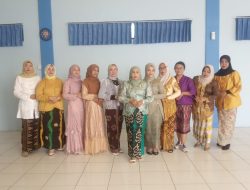 Peringati Hari Ibu, Camat dan Pegawai Perempuan di Pulaulaut Utara Kenalan Kebaya