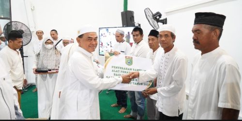 Bupati Tanbu Salurkan Bantuan Alat Tangkap untuk Nelayan