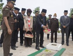 Bupati Tanah Bumbu Tabur Bunga, Peringati Hari Pahlawan 7 Februari