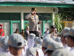 Beri Bantuan Pelajar Berprestasi Kapolres Tri Suhartanto Sambangi SMAN 1 Kotabaru