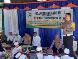 Pejabat Polres Kotabaru Hadiri Pembukaan Pesantren  Ramadhan Masjid Baiturrahman