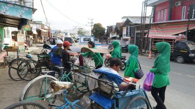 Setiap Jum’at Personil Kodim Tanah Bumbu dan Persit Berbagi Takjil